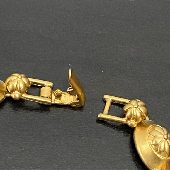 Vintage MONET Signed Coral Orange Cabochon Gold-tone Link Bracelet - Picture 11 of 12